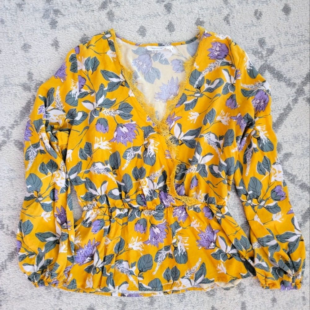 All In Favor faux wrap top Sz L